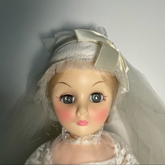 Effanbee Bride Doll 14" Veil Garter Bouquet NWT Old 14" - Picture 2 of 9